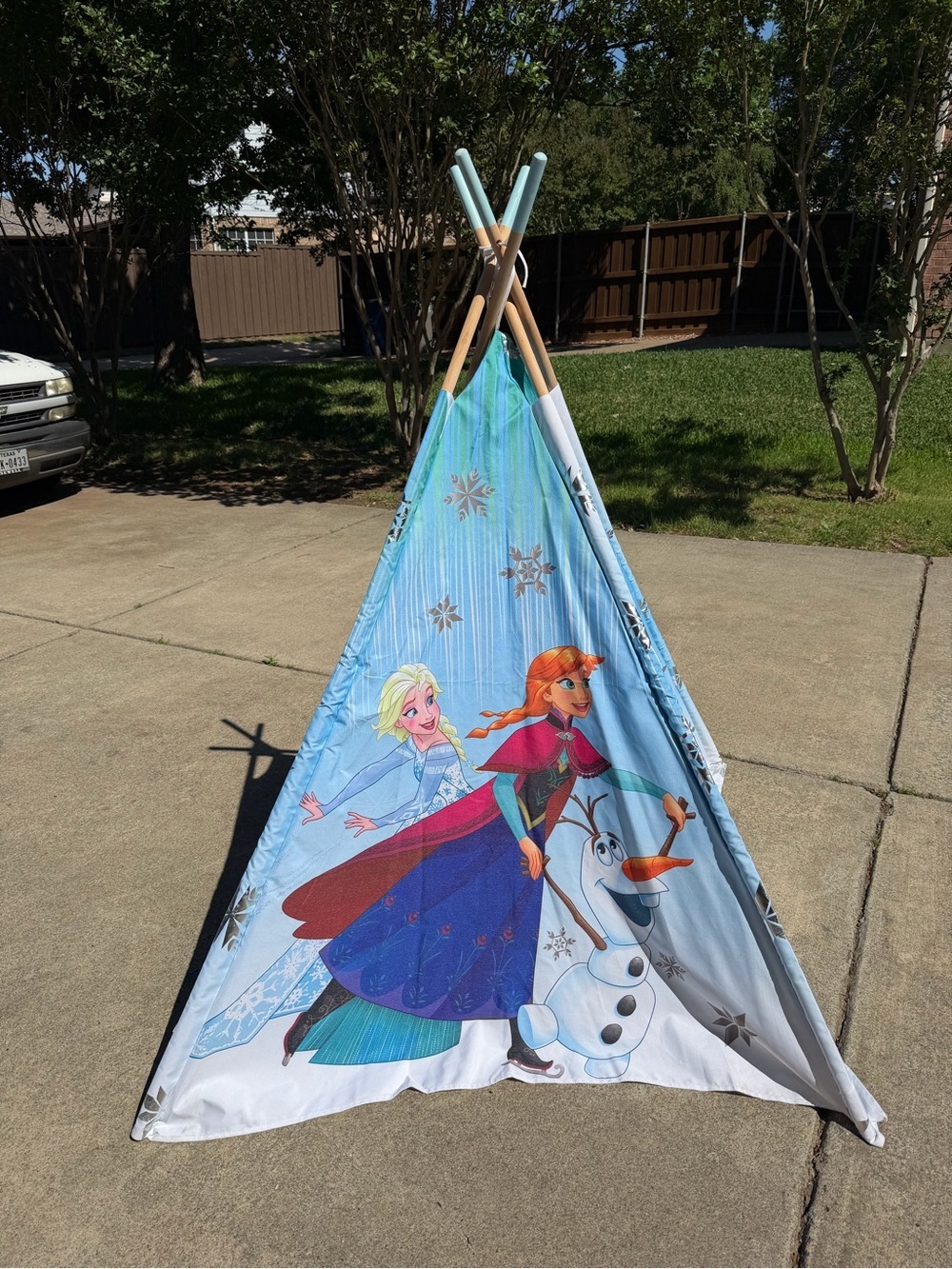 Disney Frozen Snowflake Play Teepee - Light Blue and White Anna Elsa and Olaf - Picture 2 of 4